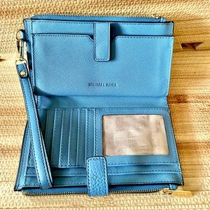 **SOld**Michael Kors Women's Jet Set Travel Dbl Zip Wristlet/Wallet